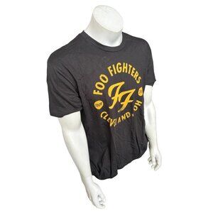 Men's Foo Fighters Tour 2011 Cleveland Ohio Black Short Sleeve Shirt Size Large